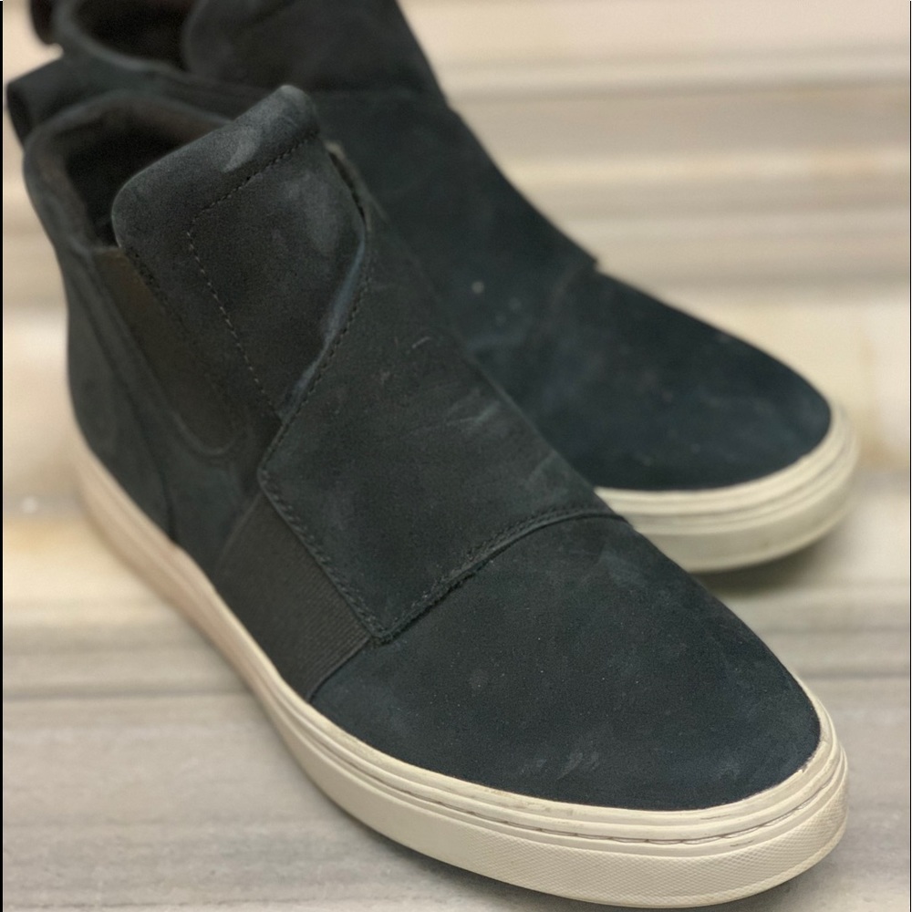 Timberland slip on suede